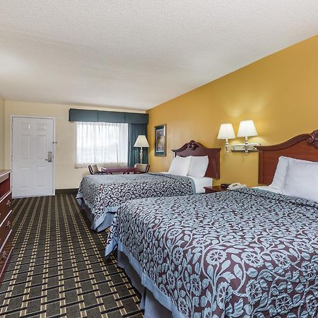 Days Inn & Suites By Wyndham Warner Robins Near Robins Afb Екстериор снимка
