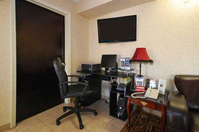 Days Inn & Suites By Wyndham Warner Robins Near Robins Afb Екстериор снимка