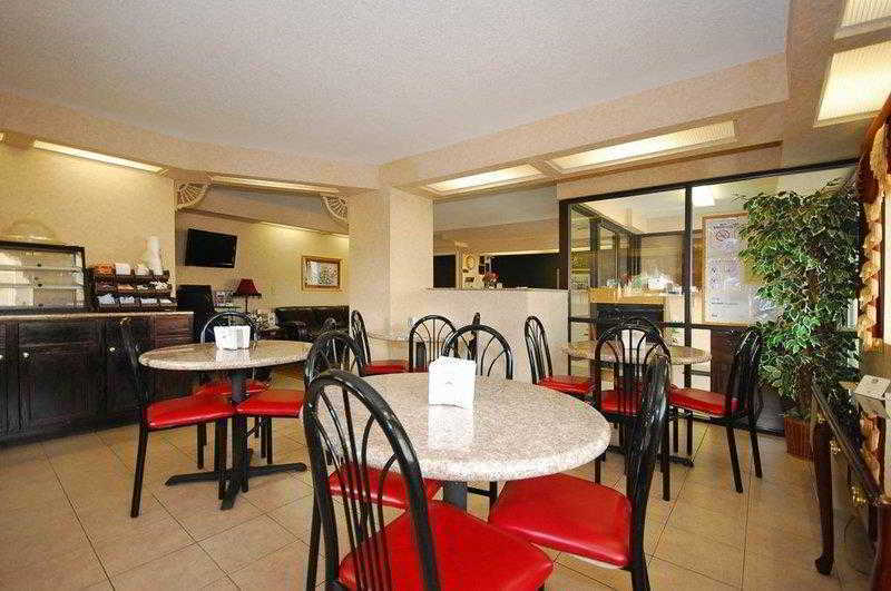 Days Inn & Suites By Wyndham Warner Robins Near Robins Afb Екстериор снимка