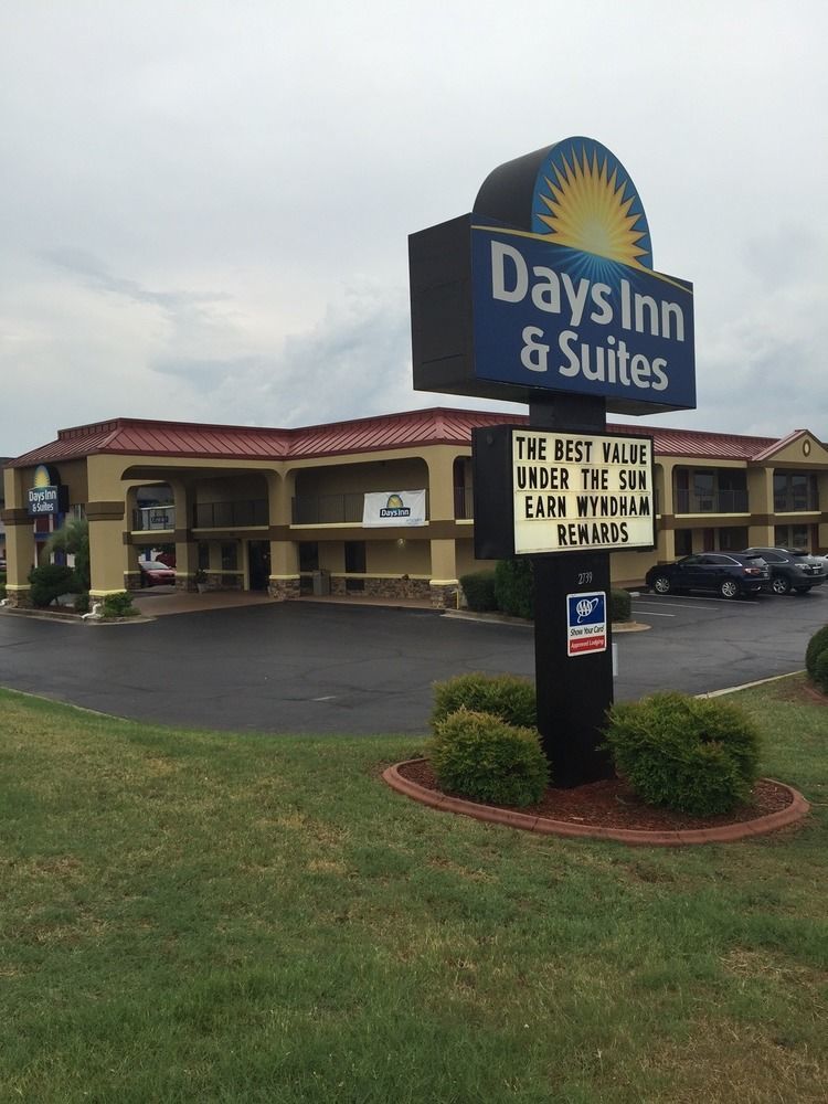Days Inn & Suites By Wyndham Warner Robins Near Robins Afb Екстериор снимка