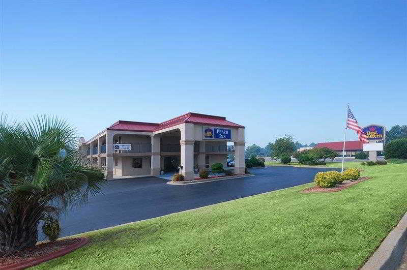 Days Inn & Suites By Wyndham Warner Robins Near Robins Afb Екстериор снимка