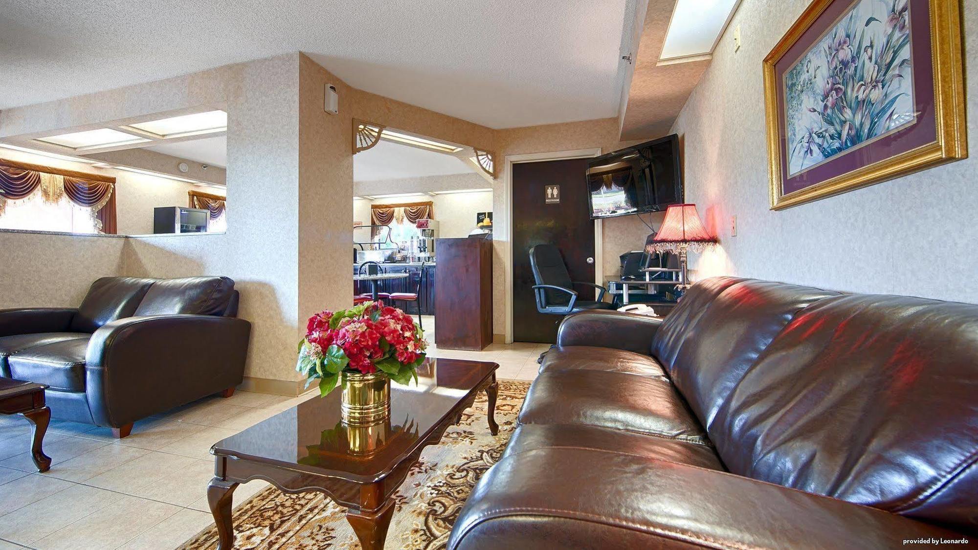 Days Inn & Suites By Wyndham Warner Robins Near Robins Afb Екстериор снимка