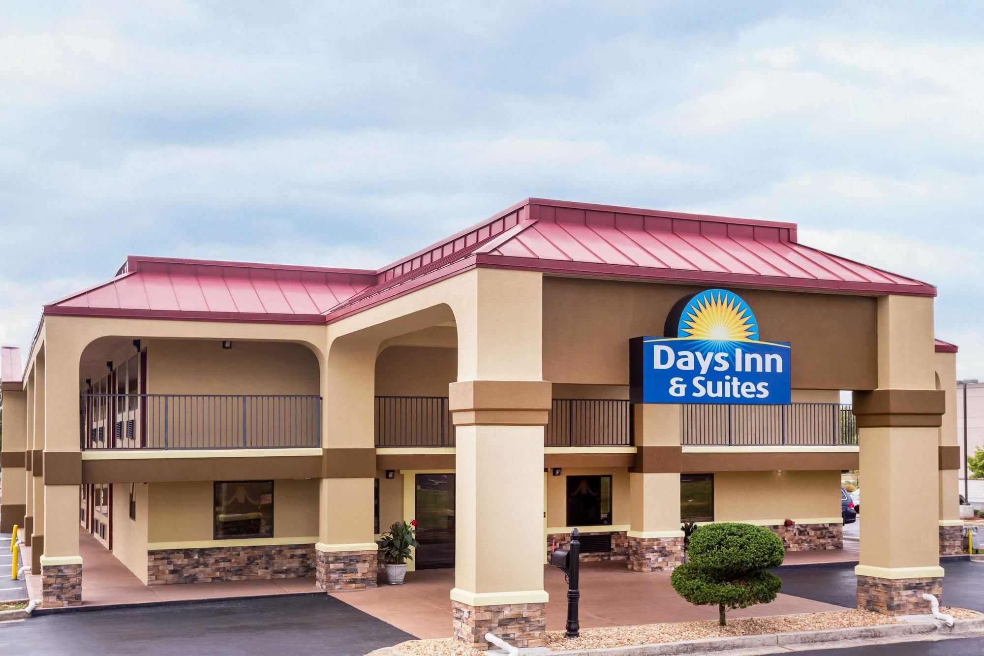 Days Inn & Suites By Wyndham Warner Robins Near Robins Afb Екстериор снимка